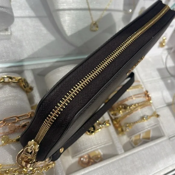 Michael Kors JST Lg Leather Continental Wallet Wristlet Phone Holder C
Chocolate - Picture 4 of 16